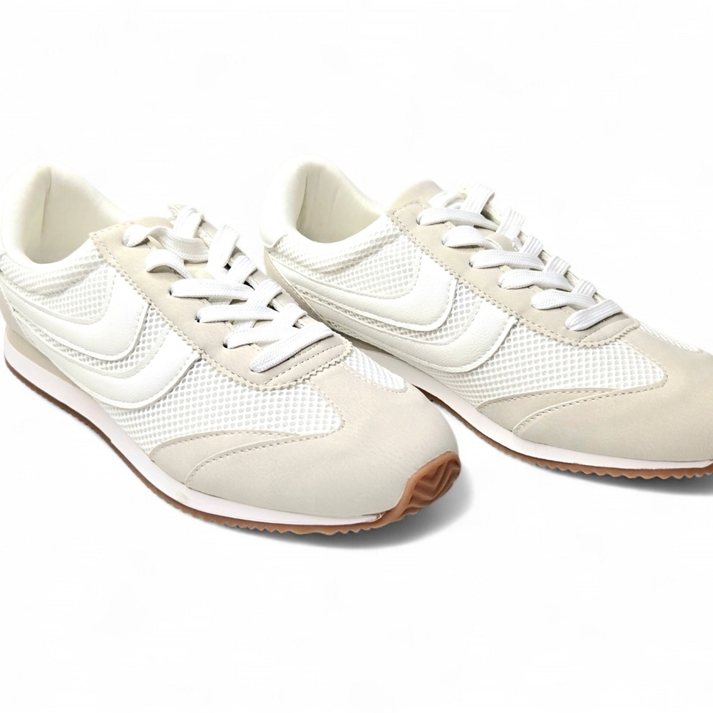 Dolce Vita Henry Sneakers. 8.5 - Picture 3 of 12